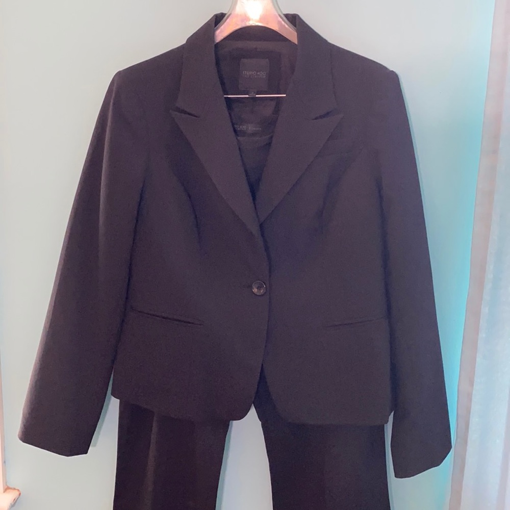 Limited Studio 400 suit. Jacket and pants size 12. Black.
